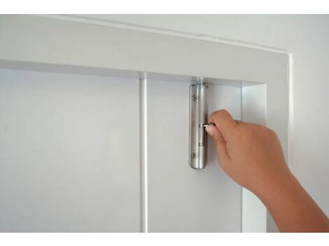 Instalação de Travas de Segurança em Portões no Largo da Pólvora